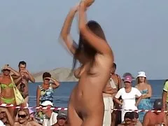 Dudes fuck chicks in mouths, and in the end filled with sperm