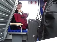 Slut takes in her mouth the liquid the sperm after anal fucking with a guy