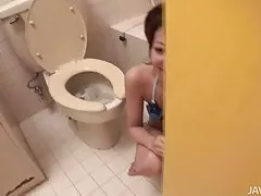 The drummer turns on the cock canary
