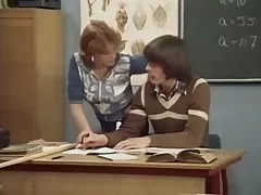 Demonstrated shaved pussy