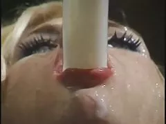 Hot sex with the waitress right in the middle of the working day