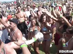 The crazy homeless chick fucked under a bridge
