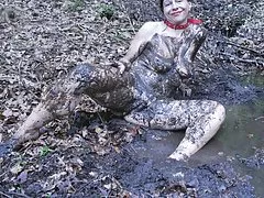 Skinny slut with blindfold does deep throating the fucker